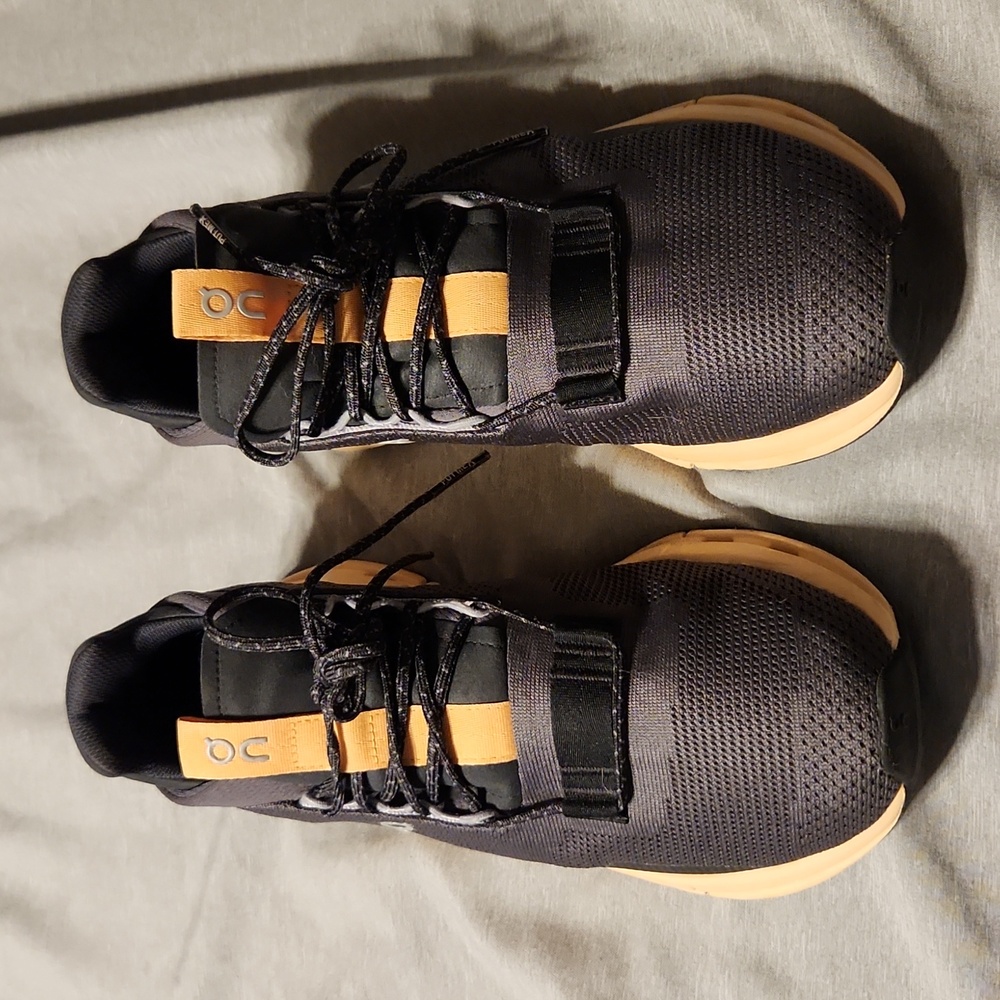 Womens On Cloud Cloudtech gym shoes